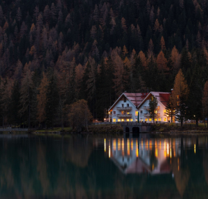 travel nurse buying a house